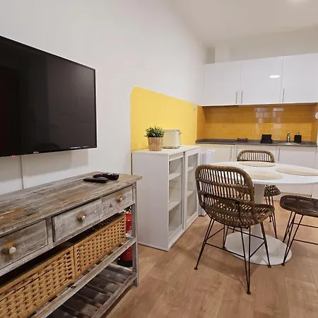 Apartment Downtown 42 *